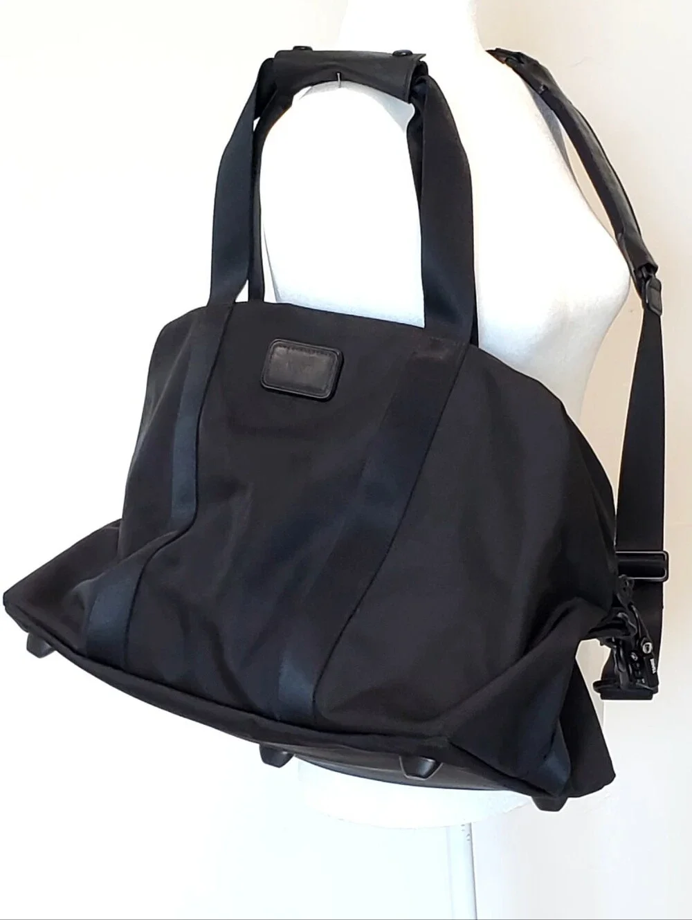 Tumi Alpha 2 Series Black Ballistic Nylon Snap Side Expanding Travel Duffle Bag